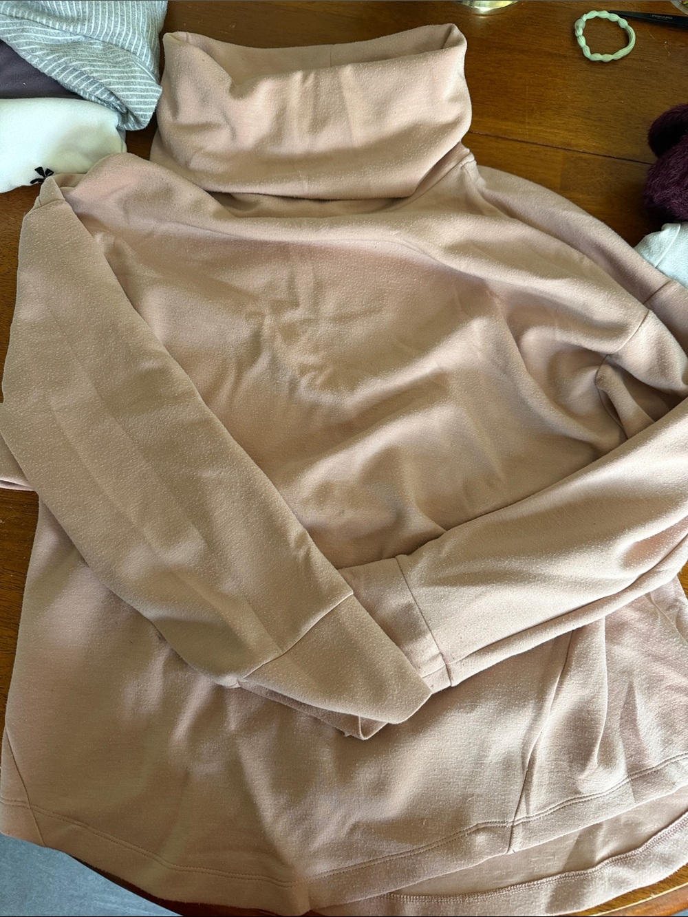 Cable & Gauge Women's Cowl Neck Pullover Sweater in Light Blush